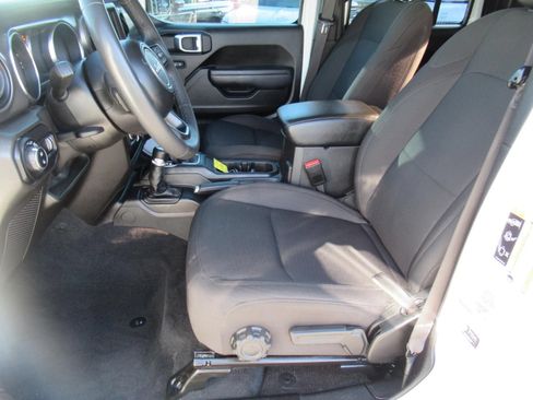Used 2023 Jeep Gladiator Sport AWD/4WD image 18