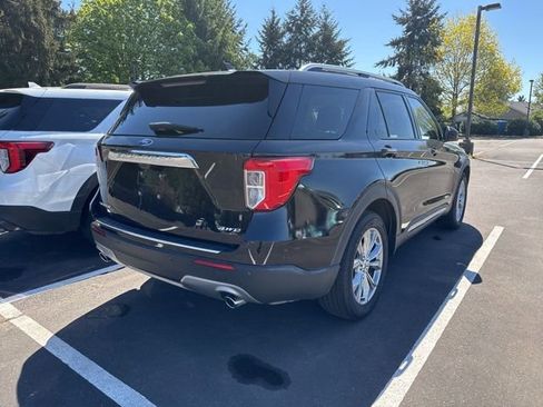 Used 2023 Ford Explorer Limited AWD/4WD image 3