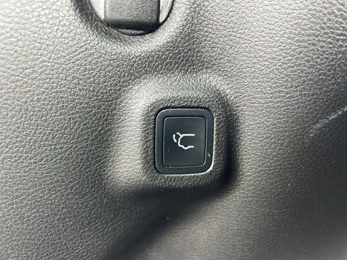 Used 2023 Jeep Compass Latitude w/ Convenience Group AWD/4WD image 45
