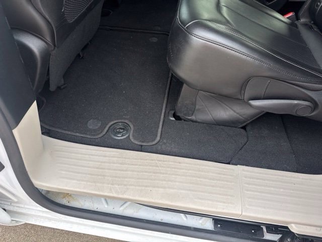 Used 2024 Chrysler Pacifica Touring-L FWD image 9