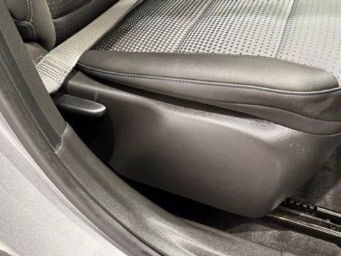 Used 2025 Chevrolet Trax LT w/ LT Convenience Package image 21