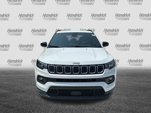 Used 2024 Jeep Compass Latitude AWD/4WD image 3
