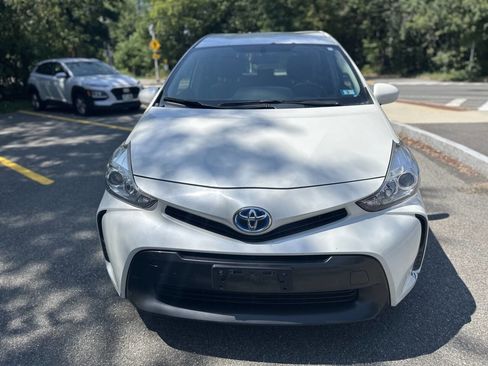 Used 2015 Toyota Prius V Five image 2