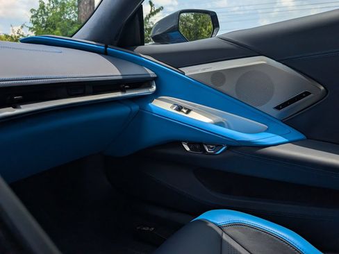 Used 2022 Chevrolet Corvette Stingray Premium Conv w/ Z51 Performance Package RWD image 28