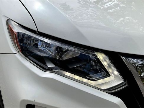 Used 2020 Nissan Rogue SV image 30