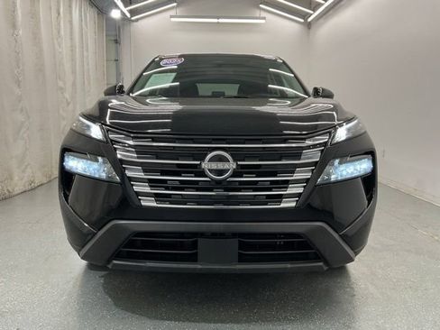 Used 2025 Nissan Rogue SV FWD image 3