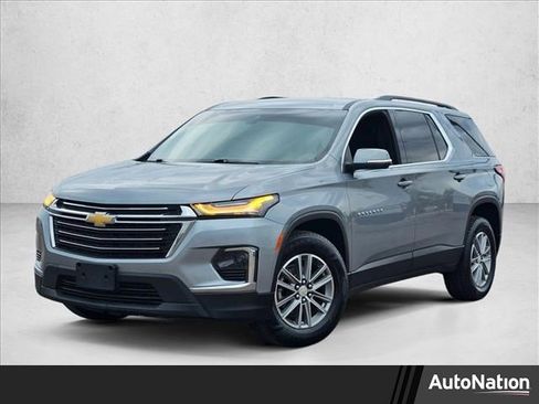 Used 2023 Chevrolet Traverse LT image 1
