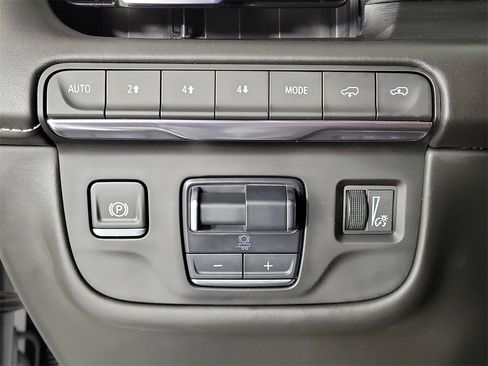 Certified 2024 Cadillac Escalade ESV Sport Platinum w/ LPO, ONYX Package image 32