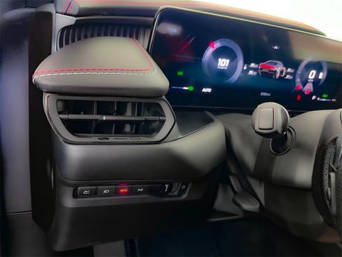 Used 2025 Dodge Charger R/T Scat Pack w/ Track Pack image 31