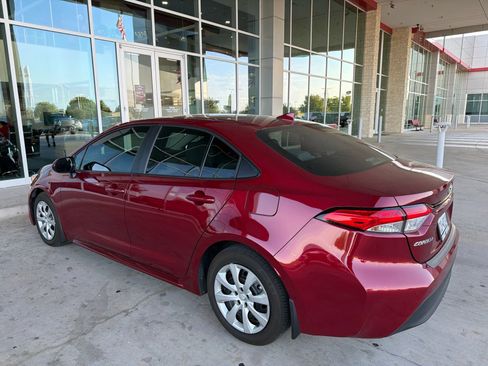 Used 2025 Toyota Corolla LE FWD image 12