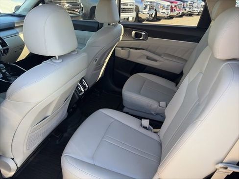 Used 2022 Kia Sorento SX image 11