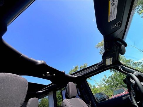 Used 2023 Jeep Wrangler Unlimited w/ Sun & Screen Package AWD/4WD image 22
