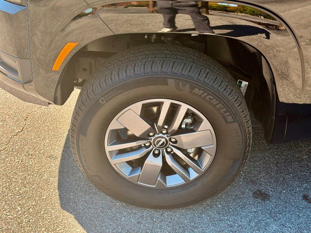 Used 2025 Nissan Frontier SV AWD/4WD image 26
