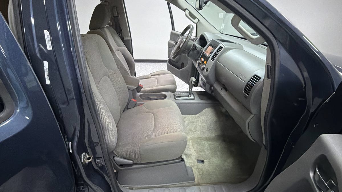 Used 2015 Nissan Frontier SV w/ SV Value Truck Package RWD image 27