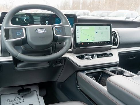 Used 2025 Ford Expedition Active image 14