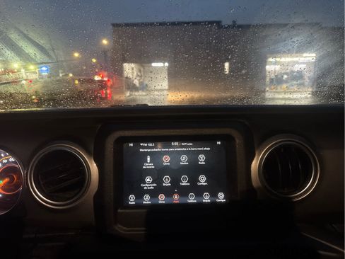 Used 2020 Jeep Wrangler Unlimited Sahara image 21