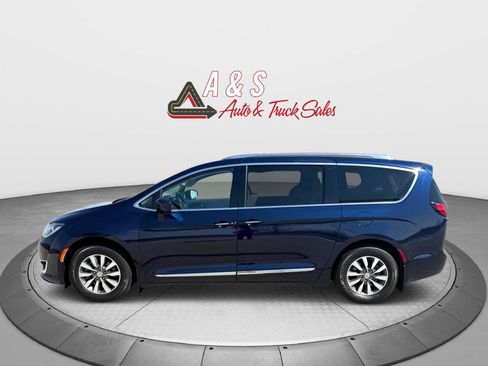 Used 2020 Chrysler Pacifica Touring-L Plus image 6