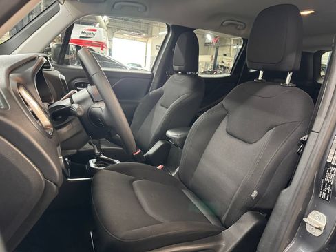 Used 2023 Jeep Renegade Latitude AWD/4WD image 17
