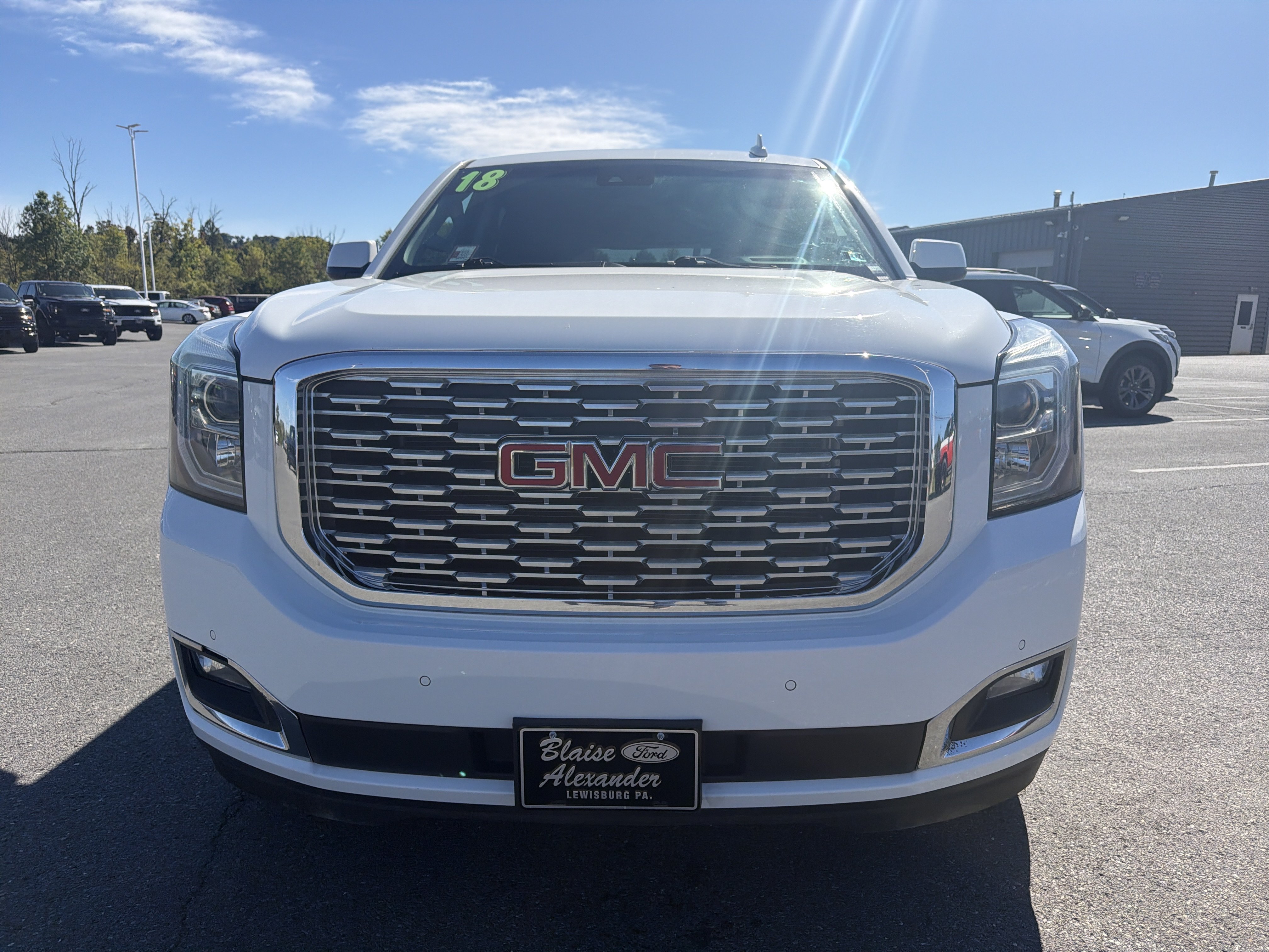Used 2018 GMC Yukon Denali w/ Denali Ultimate Package AWD/4WD image 9