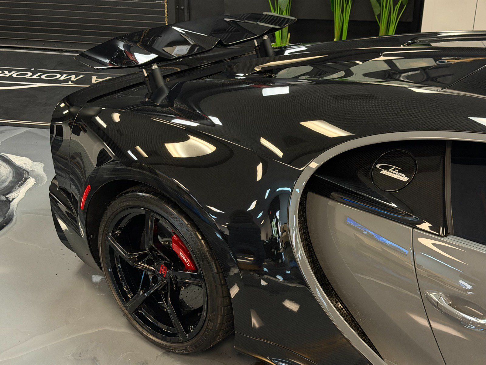 Used 2024 Bugatti Chiron Super Sport AWD/4WD image 23