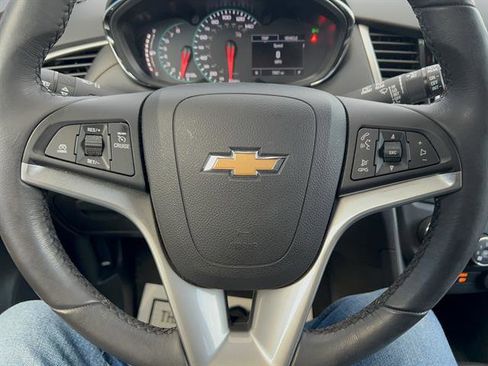 Used 2022 Chevrolet Trax LT w/ LT Convenience Package image 20