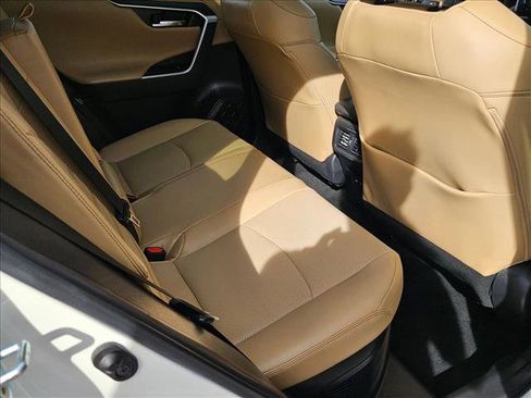 Used 2022 Toyota RAV4 Limited image 17