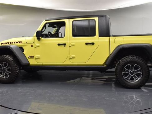 Used 2024 Jeep Gladiator Mojave w/ Technology Group image 5