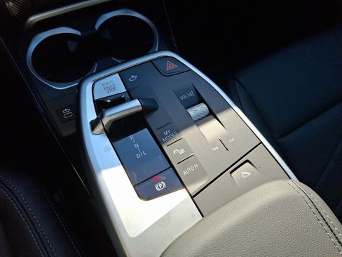 Used 2025 BMW X1 xDrive28i w/ Technology Package image 8