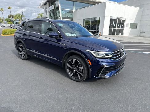 Certified 2022 Volkswagen Tiguan SEL R-Line AWD/4WD image 2