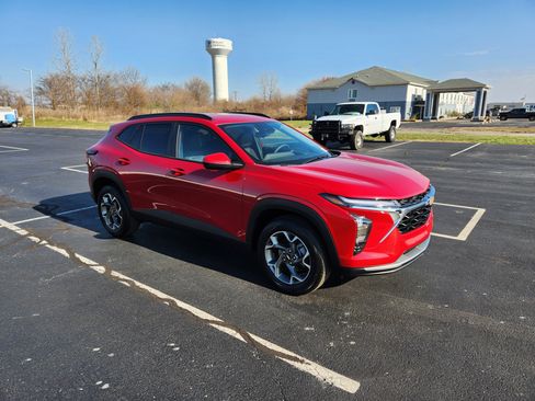 Used 2026 Chevrolet Trax LT image 6