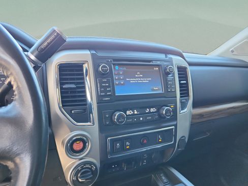 Used 2017 Nissan Titan SL image 13