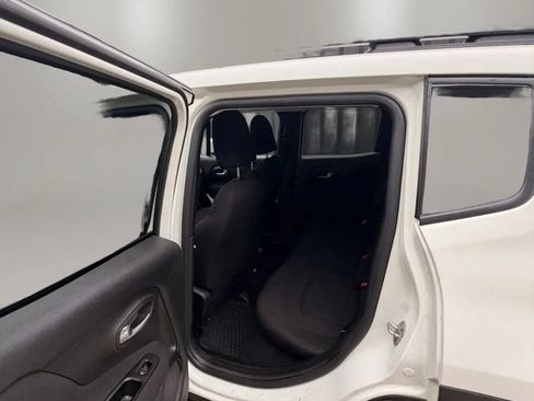 Used 2021 Jeep Renegade Latitude w/ Convenience Group AWD/4WD image 16