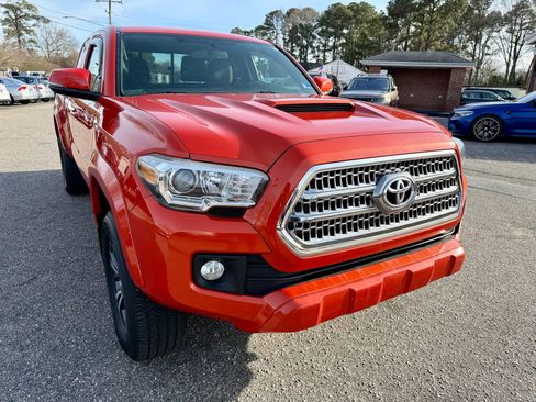 Used 2016 Toyota Tacoma TRD Sport w/ Towing Package image 7