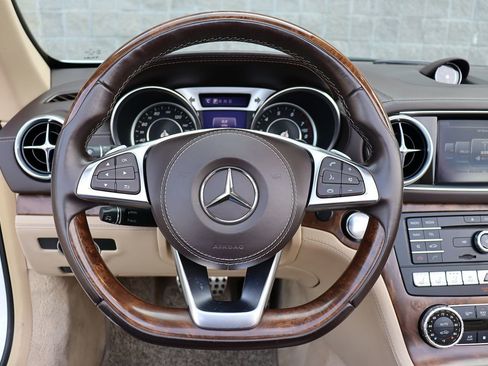Used 2017 Mercedes-Benz SL 550 w/ Driver Assistance Package image 13