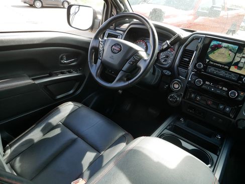 Used 2021 Nissan Titan PRO-4X w/ Pro-4x Convenience Package AWD/4WD image 9
