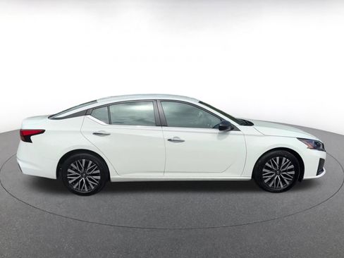 Used 2025 Nissan Altima 2.5 SV FWD image 16