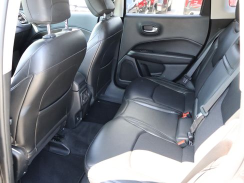 Used 2018 Jeep Compass Latitude FWD image 16