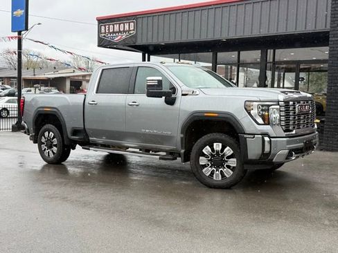 Used 2025 GMC Sierra 3500 Denali image 2
