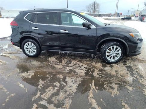 Used 2018 Nissan Rogue SV image 4