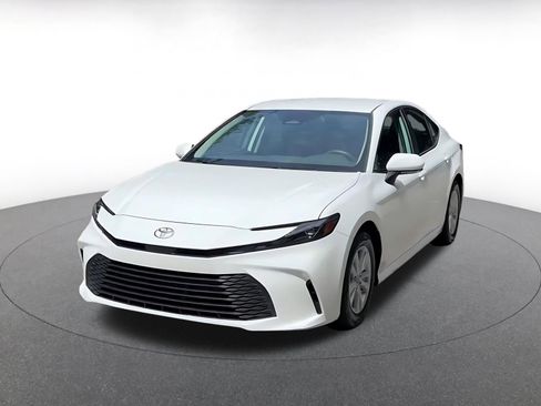 Used 2025 Toyota Camry LE FWD image 7