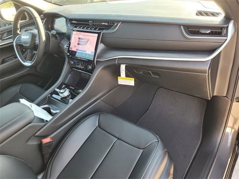 New 2025 Jeep Grand Cherokee Limited image 19