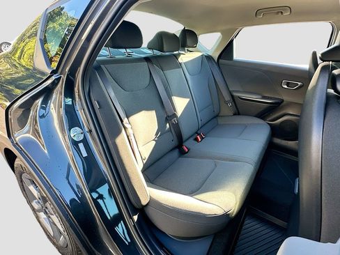 New 2025 Kia K4 LXS image 24