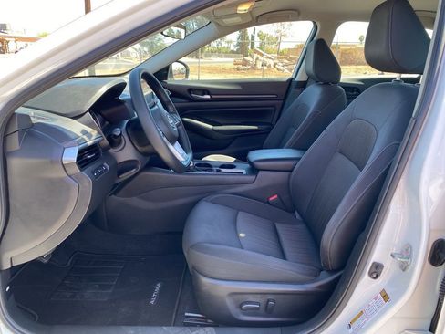 Used 2025 Nissan Altima 2.5 SV image 24
