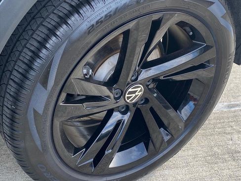 Certified 2024 Volkswagen Tiguan SE R-Line image 21