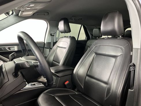 Used 2021 Ford Explorer XLT w/ Equipment Group 202A AWD/4WD image 11
