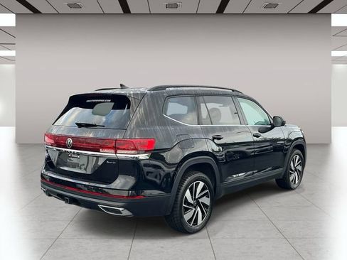 Used 2025 Volkswagen Atlas SE AWD/4WD image 3