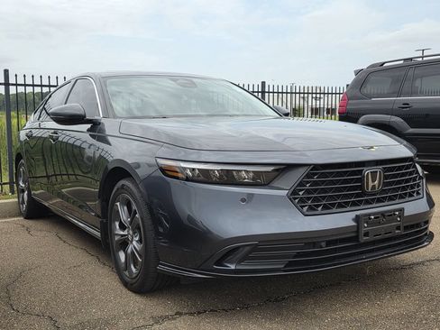Used 2024 Honda Accord EX-L image 3
