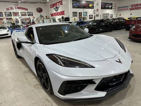 Used 2021 Chevrolet Corvette Stingray Premium Cpe w/ Z51 Performance Package image 4