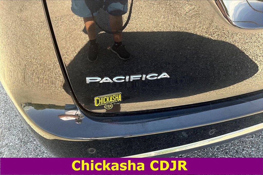 Used 2023 Chrysler Pacifica Touring-L FWD image 23