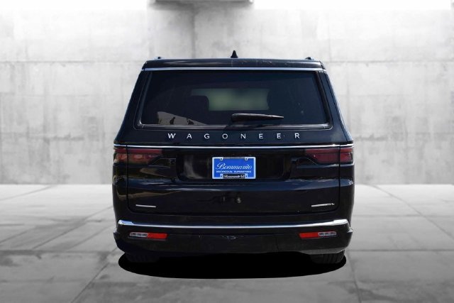 Used 2023 Jeep Wagoneer L Series II AWD/4WD image 6